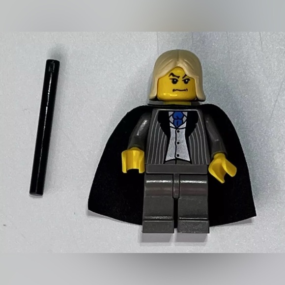 Lego Lucius Malfoy Figure With Wand from Harry Potter Set 4731 - Picture 4 of 4
